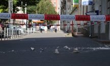 Парчета мазилка падна върху тротоар в центъра на София