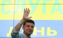 Партията на новия президент на Украйна печели убедително изборите