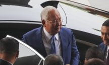 Обвиниха експремиера на Малайзия в отклоняване на стотици милиони долари към лични сметки