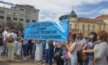 Продължават протестите на медицинските сестри