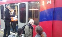 Граждани скочиха на бой на екоактивисти в Лондон