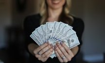 Между 2,2 и 2,4 милиарда сме похарчили за посрещането на празниците