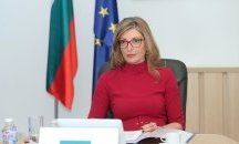 Захариева: Карантината след прибиране от чужбина ще остане поне до края на май