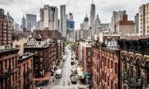 Хиляди пеят „New York, New York“ в подкрепа на лекарите