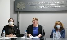 Това не е протест на майки на деца с увреждания, а тежка злоупотреба, заяви Деница Сачева