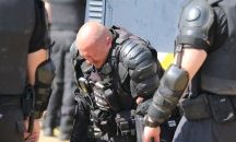 Протестът от другата страна
