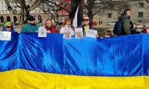 Протест в подкрепа на Украйна пред президентството