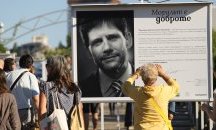 Изложба с фотографии на Кристиан Таков на Моста на влюбените