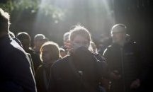 Сексуални посегателства над жени на опашката за почит на кралицата
