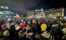 Стотици граждани на протест срещу промените в ИК